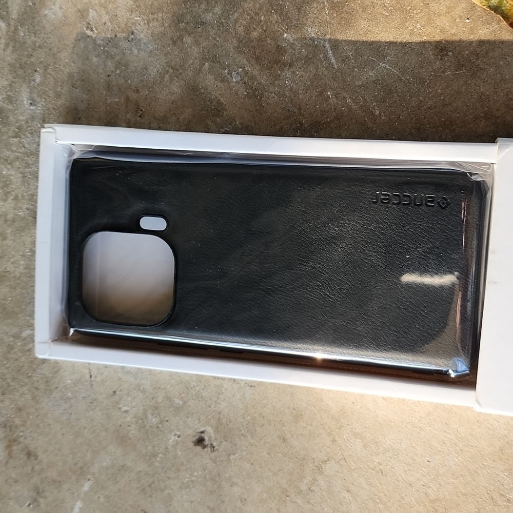New Phone case - Picture 3 of 3